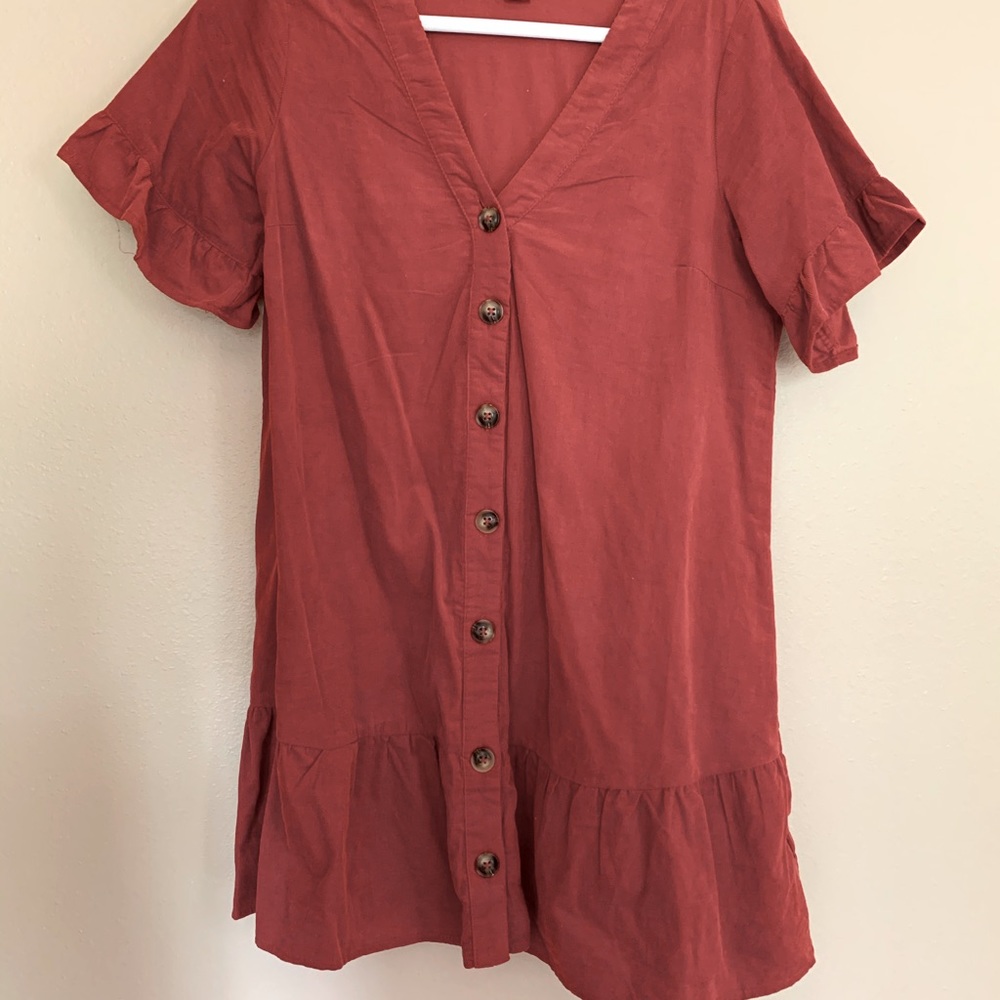 Super cute dress. Perfect color for the fall!